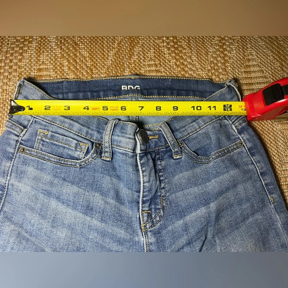 Urban Outfitters BDG Mid Rise Straight Denim Jeans,Medium Wash, Size 25W, 26L - Picture 6 of 9